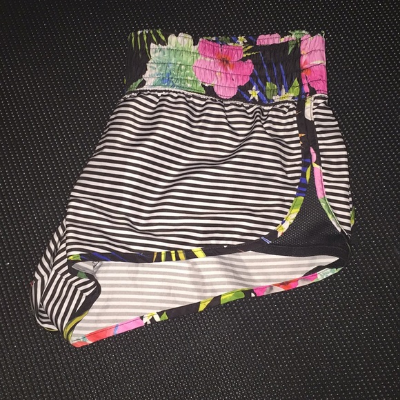 Shorts - Picture 3 of 4